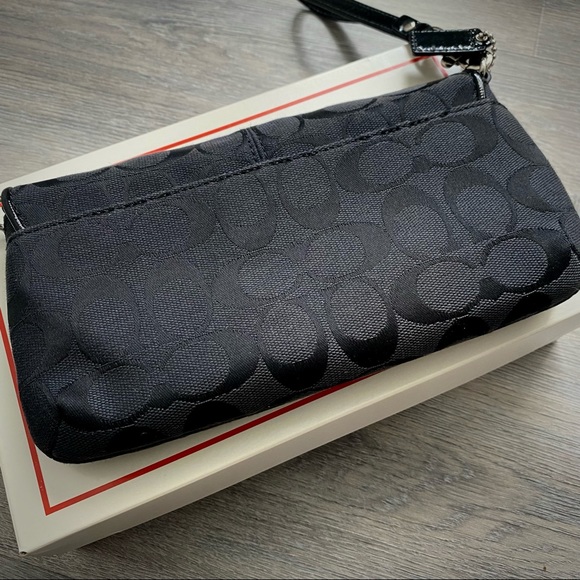 Coach Like New Signature Clutch - Picture 4 of 6